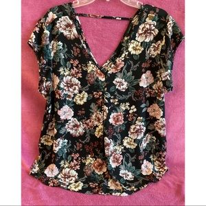 ✨SOLD✨ Floral Blouse